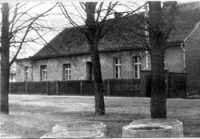 Budynek Szko??y Podstawowej w Po??ajewie przy ul. Zielonej 4 (r. 1973)